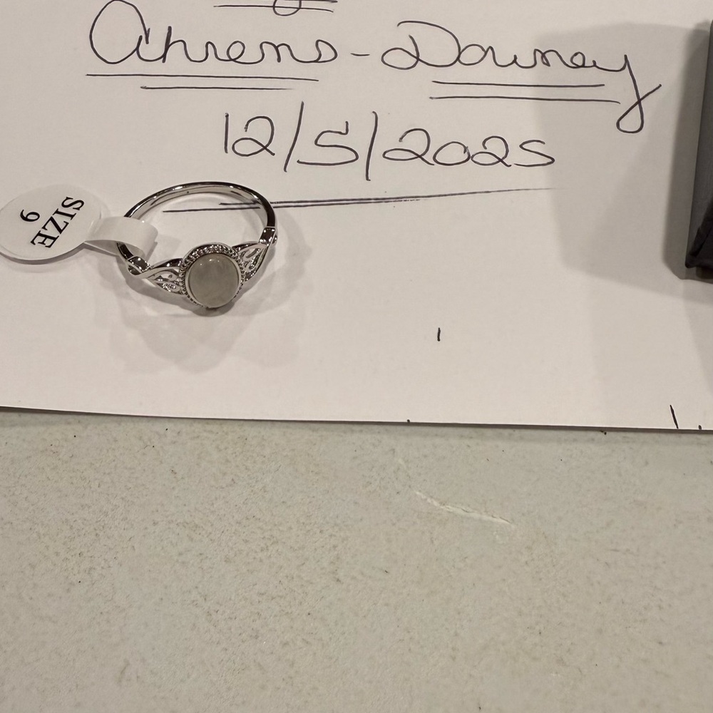 Source Unknown Silver Ring with White Gem